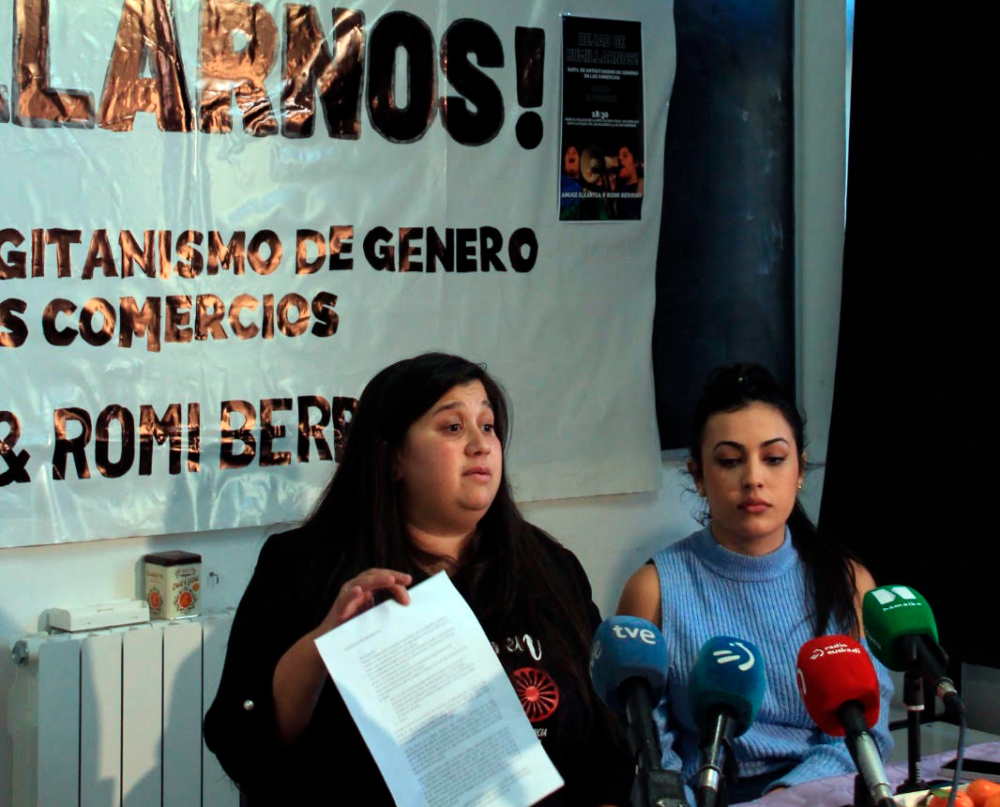 Tamara Clavería y Manuela Vega exponen nuestras denuncias a los medios de comunicación